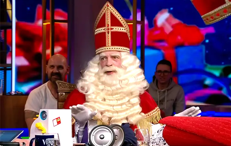 Sinterklaas op bezoek bij VI vanuit de regiekamer
