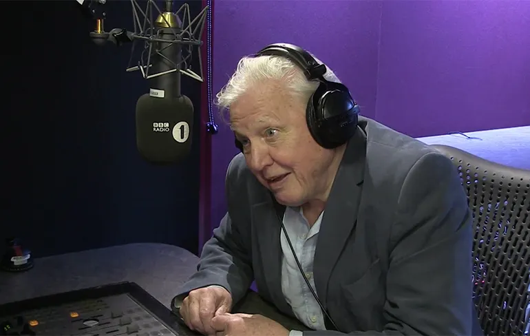 Sir David Attenborough vertelt over Adele's "Hello"