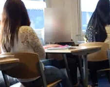 Slecht idee: Nederlands meisje probeert XTC op school