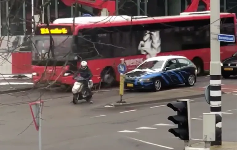 Sleepje van een scooter in Hengelo