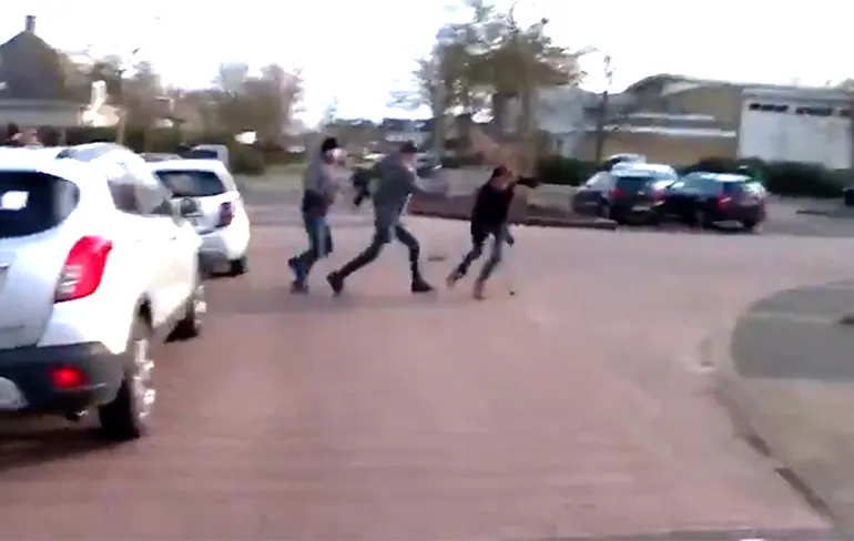 Slijptol niet alleen aangereden op Urk, maar kreeg ook trappen