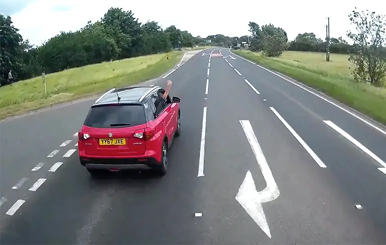 Slome slak in Engeland pest vrachtwagen met remtest
