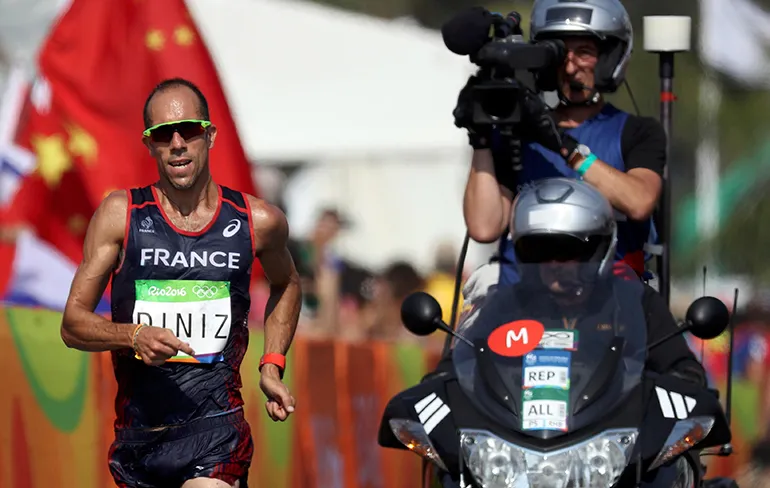 Snelwandelaar Yohann Diniz krijgt buikkrampen en poept in broek