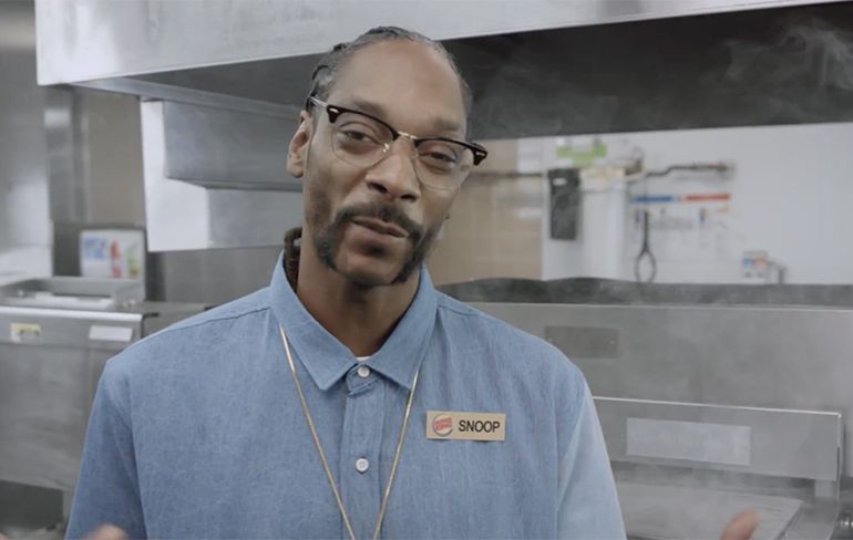 Snoop Double G legt in trainingsvideo uit hoe je Hot Dogs maakt!