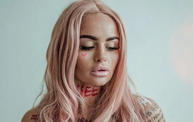 Sow, dat zijn de betere foto's van Sarah van Soelen, de nieuwe "vriendin" van Andre Hazes