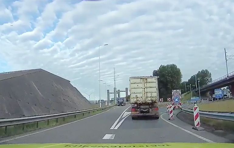 Spookrijdende vrachtwagen op de A15 bij Rozenburg...