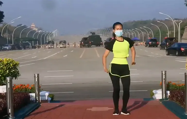 Sportdocent is lekker bezig met aerobicsles tijdens staatsgreep in Myanmar