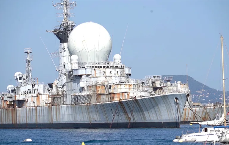 Stiekem een kijkje nemen op een Franse ontmantelde Torpedobootjager