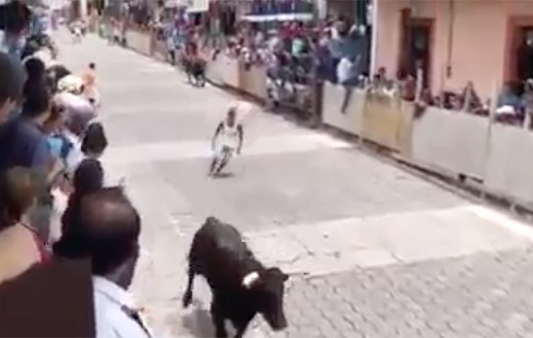 Stier wint van man in Mexicaanse Veracruz