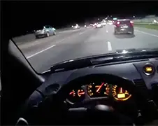 Straatracer rijdt enorm hard in zijn Nissan 350Z