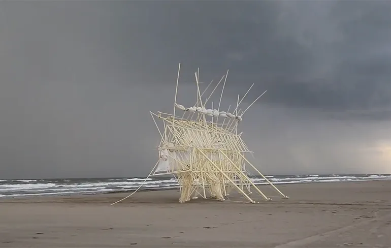 Strandbeesten van kunstenaar Theo Jansen