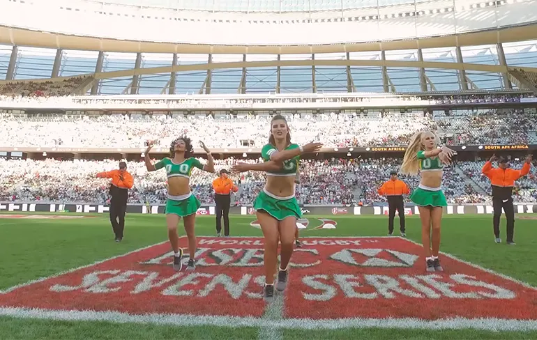 Streaker maakt er een mooie show van in Kaapstad!