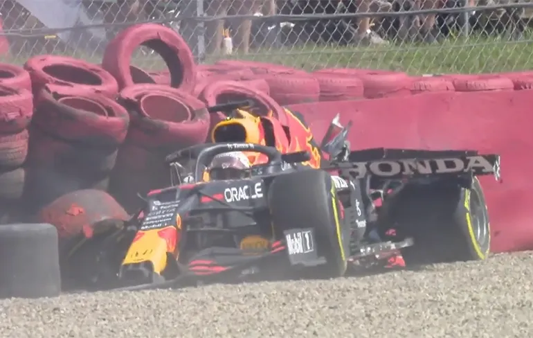 Strijd tussen Verstappen en Hamilton gaat verder: Mad Max haalt uit naar feestende Hamilton