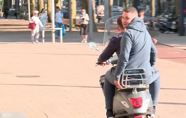 Strijders in Rotterdam maken kennis met echte strijder!