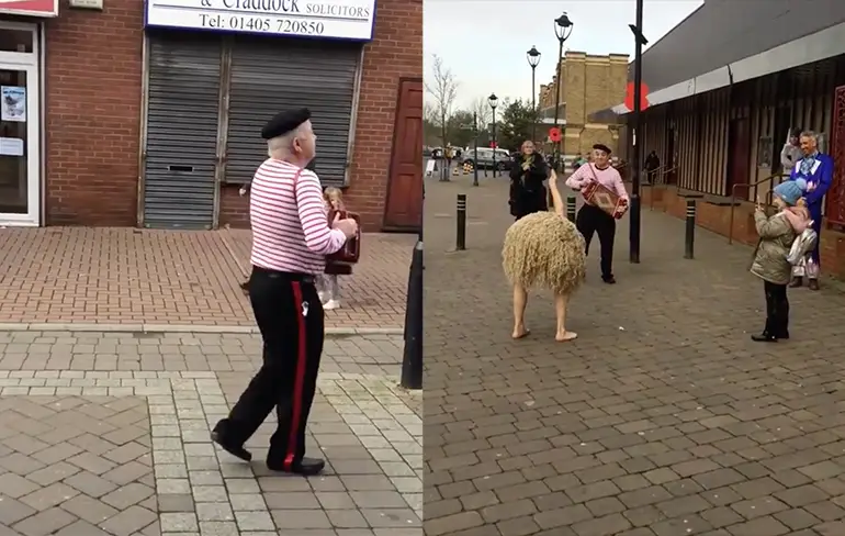 Struisvogel ergens op straat in Engeland
