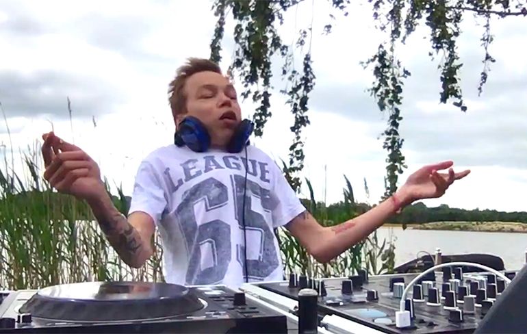 Stuiteren op tuinsessie van The Screamenator, de kleinste hardcore DJ ter wereld