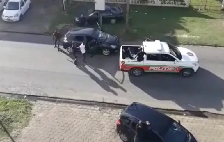 Surinaamse politie weet hoe ze iemand in moeten laten stappen