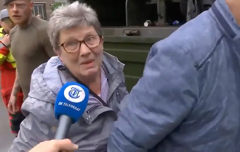 Telegraaf stuurt stagiair op pad: "Mevrouw, op vakantie?"