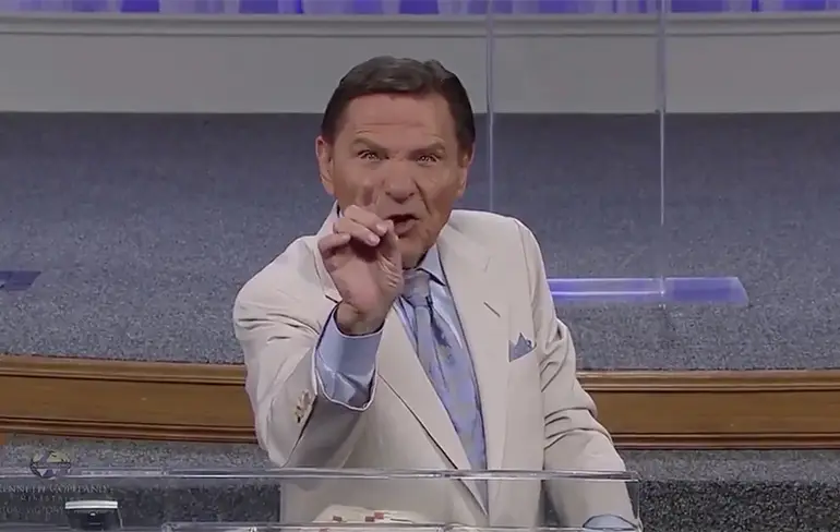 Televangelist Kenneth Copeland blaast Covid-19 de wereld uit