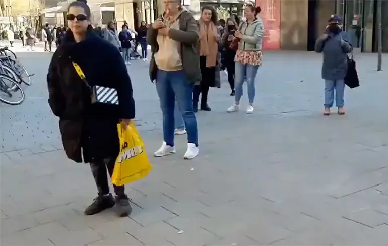 Terrassen open, Nederlanders staan liever in de rij van Primark in Rotterdam