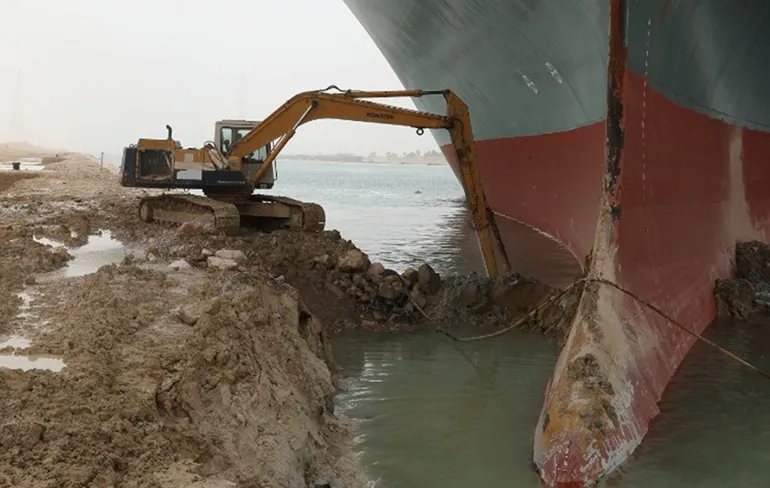 Terug naar de handkar: Dildo's en vibrators zitten vast voor Suezkanaal