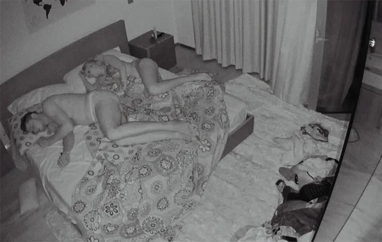 Tess Piemelprinses en Boy vergeten camera in Hot Summer huis