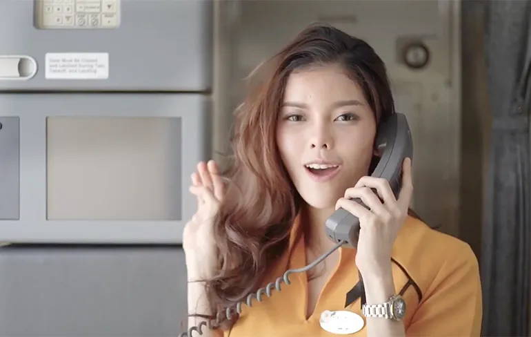 Thaise Stewardessen doen Toxic van Britney Spears