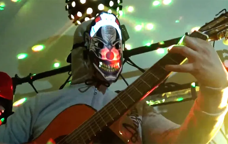 The Masked Guitarist doet Snollebollekes Party Medley