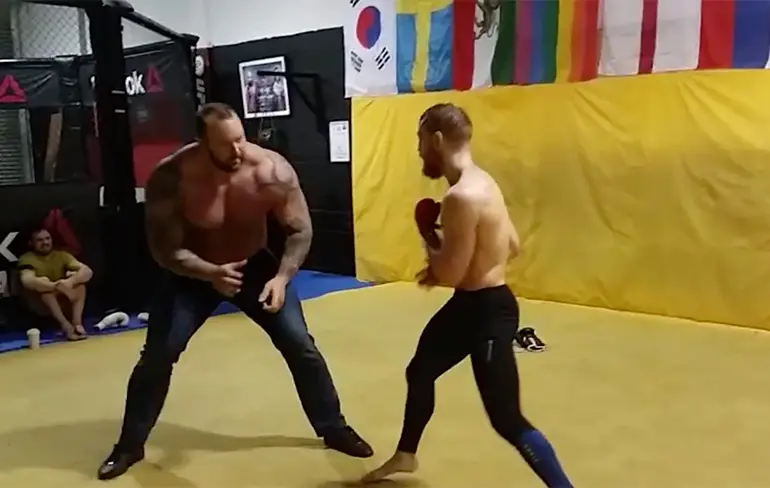 The Mountain uit Game of Thrones aan sparren met Conor McGregor
