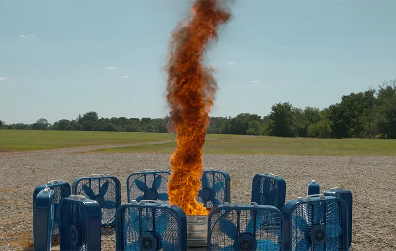 The Slow Mo Guys leggen vuurtornado in Slow Motion vast