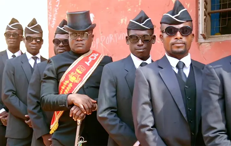 Tip voor de kerst: Coffin Dance Crew heeft kleurrijke sokken en mondkapjes