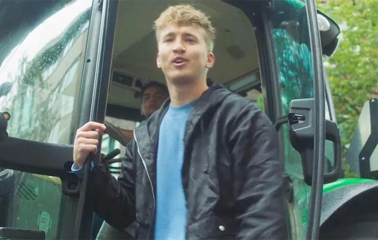 Tippie voor de muzikale vrijdag: Snelle feat. Ronnie Flex - In De Schuur