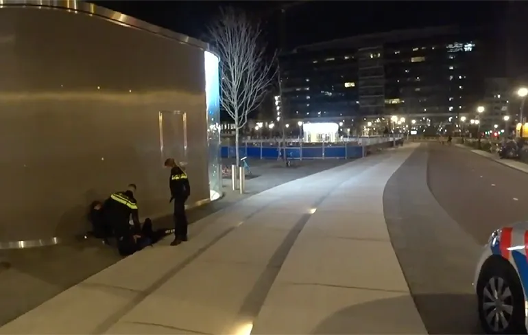 Toekomstige Bachelor Tony Junior legt arrestatie telefoondief vast tijdens stream