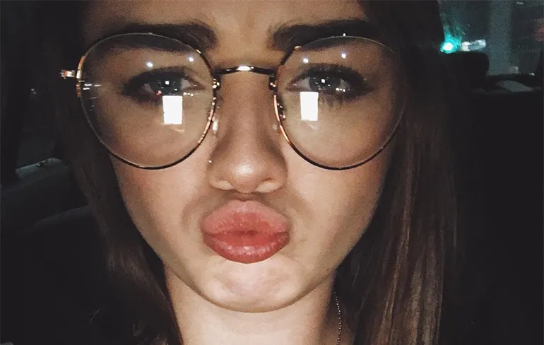 Topless foto's opgedoken van Game of Thrones Maisie Williams