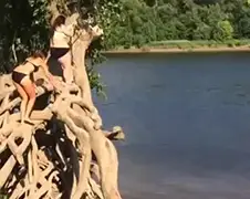 Touwtje vindt gewicht van iets vollere chick niet lekker!