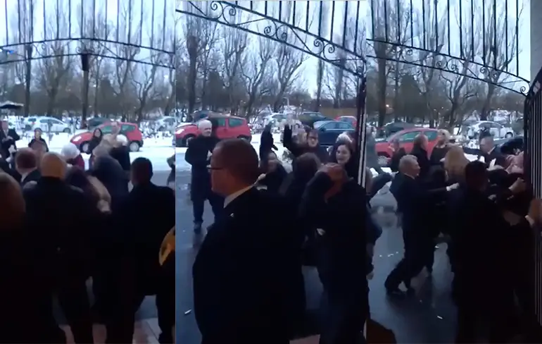 Treurende schotten met elkaar op de vuist bij crematorium in Glasgow