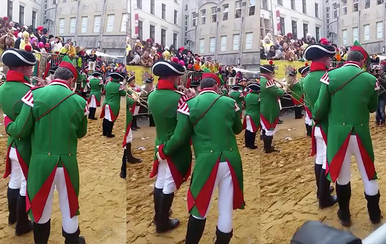 Trompettist is een klein beetje lam tijdens carnaval