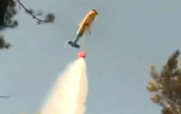 Turkse verslaggeefster krijgt volle laag van blushelikopter