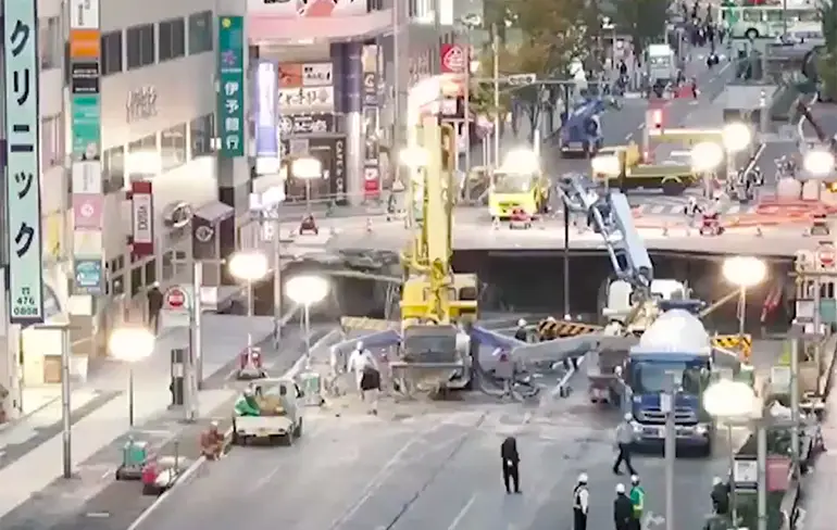 Twee dagen had Japan nodig om gigantisch sinkhole te repareren