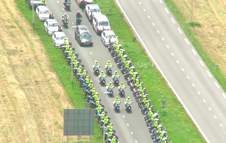 Uitvaart met volledige korpseer voor doodgereden motoragent