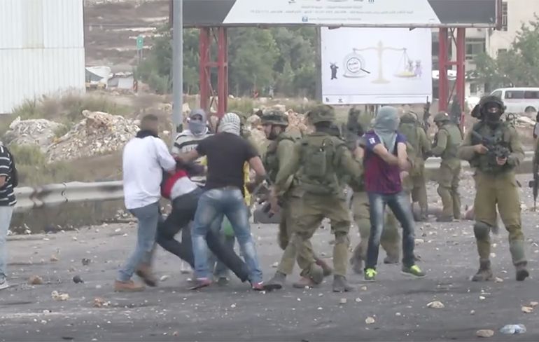 Undercover Israelische Elite Troepen arresteren Palestijnen
