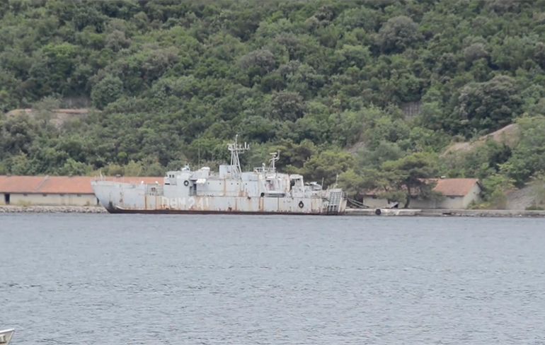 Urban Explorers bezoeken volledig intact verlaten Joegoslavisch marineschip