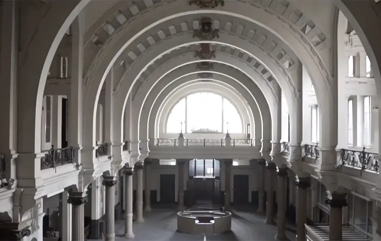 Urban Explorers brengen bezoekje aan verlaten gerechtsgebouw in Antwerpen