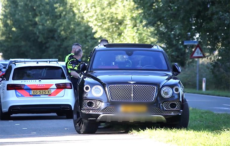 Vaag verhaal: Verdachte in Vinkeveen vlucht in Bentley van Ali B.