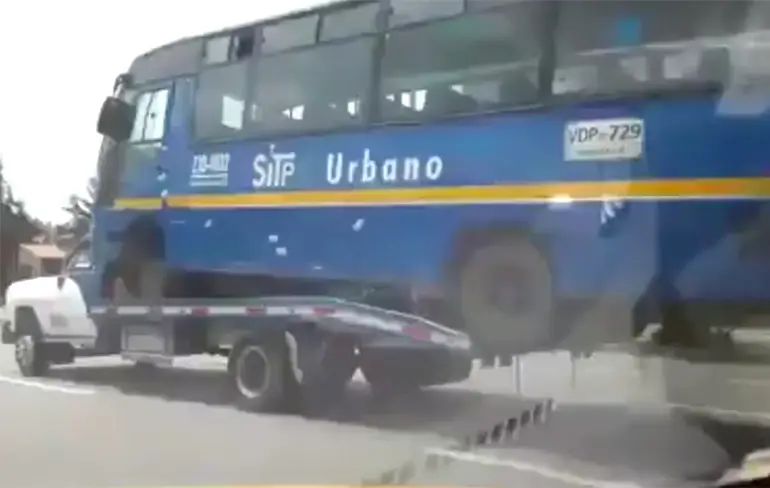 Vaak ben je te bang: Sleepwagen met bus