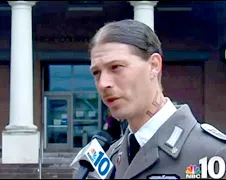 Vader vecht voogdij aan in nazi-uniform