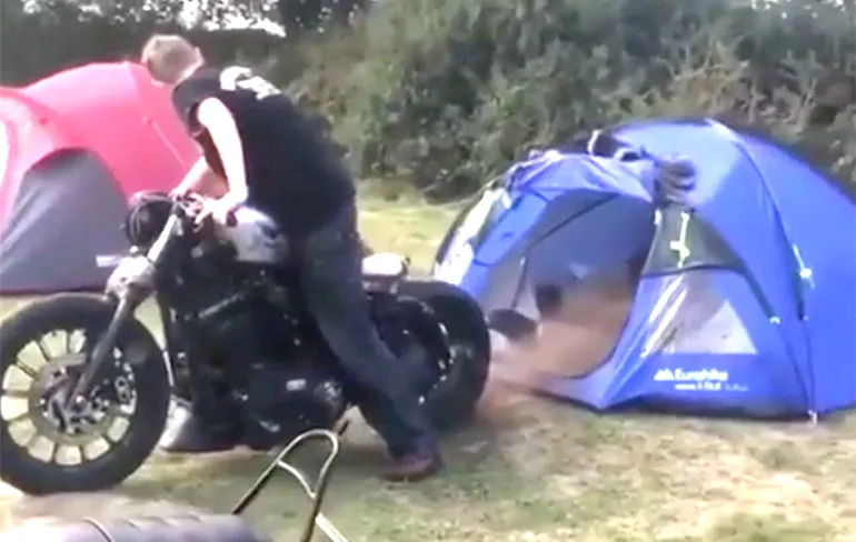 Van de motor-wekservice word je zeker wakker