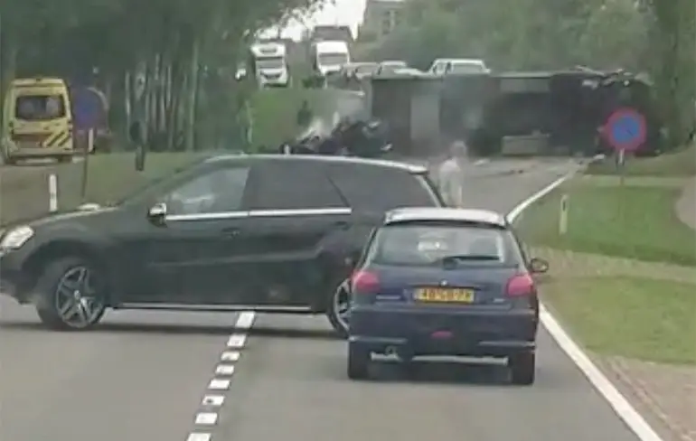 Verdachte van moord op Roemeens meisje rijdt zichzelf dood tegen truck