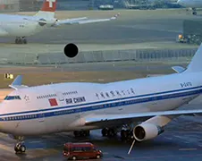 Verkeerstoren JFK probeert te communiceren met piloot Air China 981