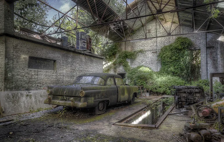 Verlaten auto's door Urban Exploring fotograaf Provost Kenneth